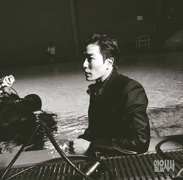 손 더 게스트 김재욱 (사진: 김재욱 인스타그램) 손 더 게스트 김재욱 (사진: 김재욱 인스타그램)