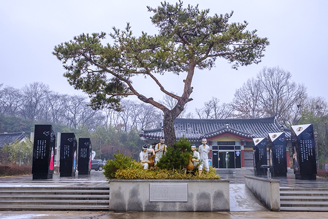 ▲ 만남의장, 맹약의장, 축제의장 등 춘향전을 테마별로 재현한 춘향테마파크