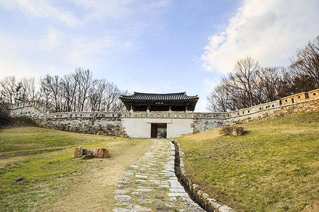 ▲ 삼국시대에 축성된 고모산성은 진남교반을 사이에 둔 천연 요새로 꼽힌다.