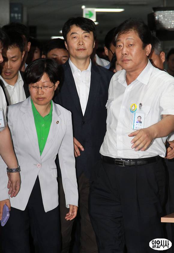 지난 29일, 자신의 의원회관으로 들어서는 통합진보당 이석기 의원
