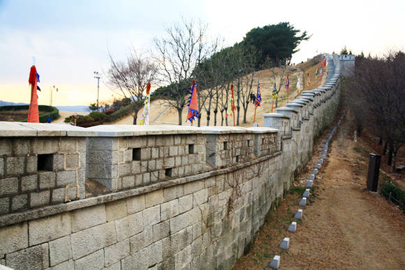 동래읍성의 성벽